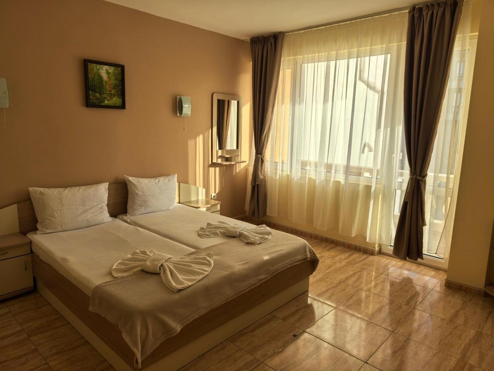 Family Hotel Alfa Vita Sozopol Bagian luar foto