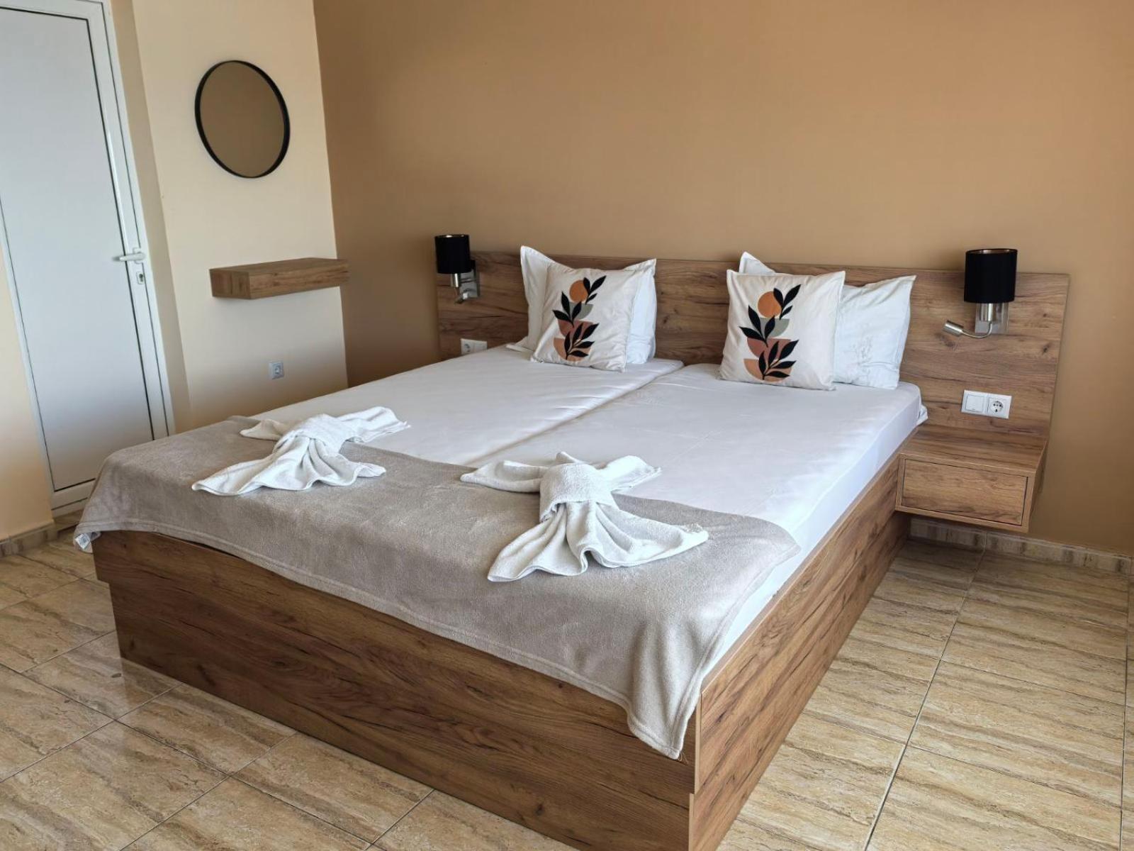 Family Hotel Alfa Vita Sozopol Bagian luar foto