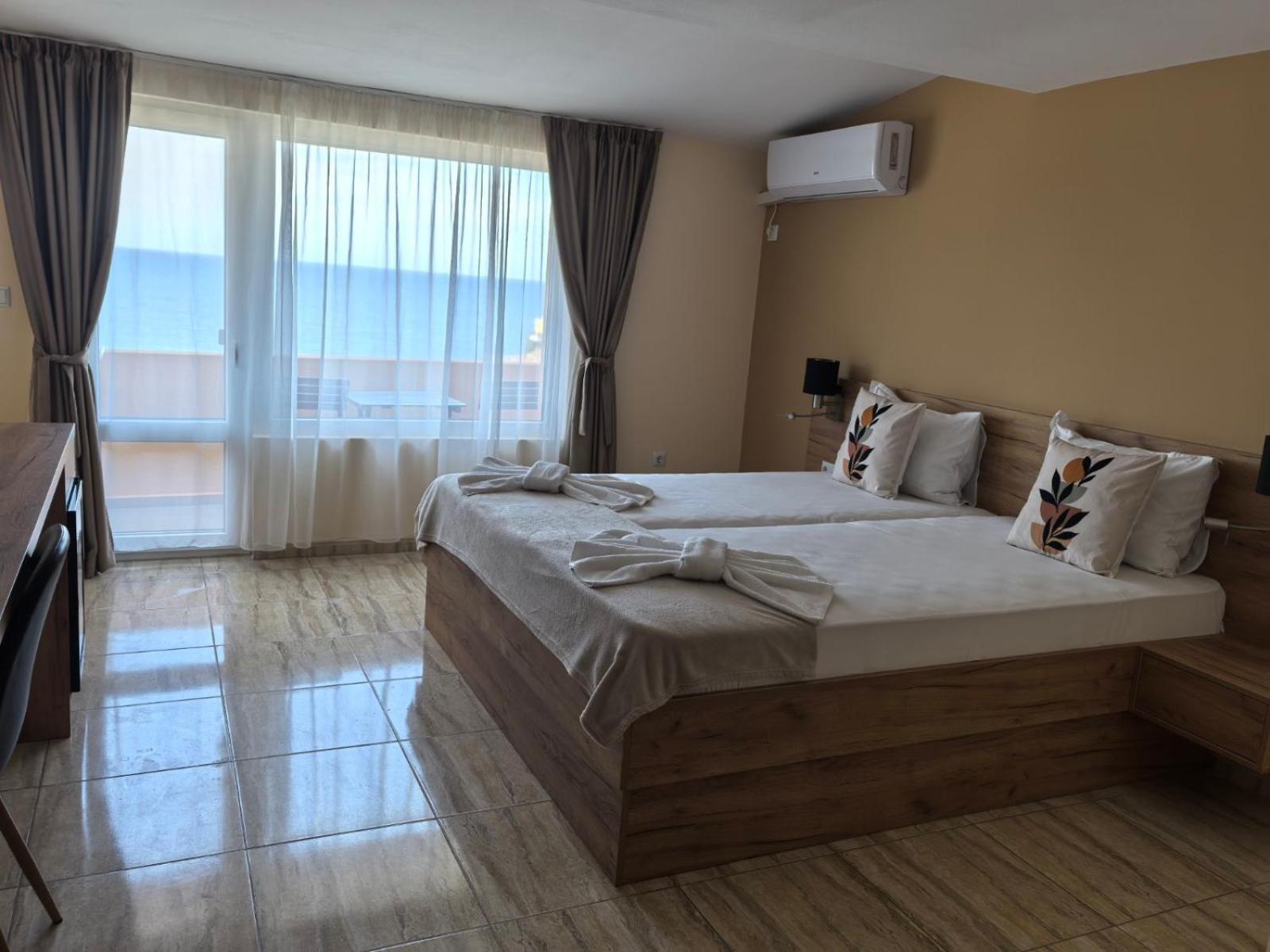 Family Hotel Alfa Vita Sozopol Bagian luar foto