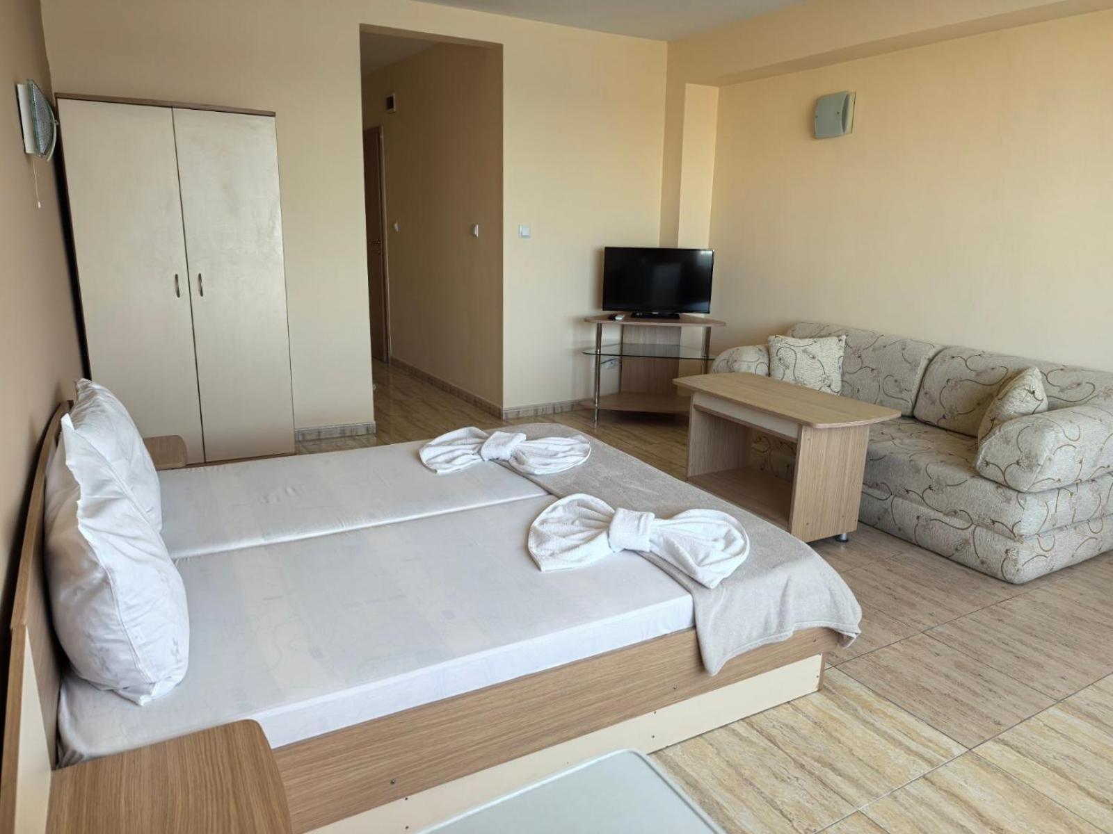 Family Hotel Alfa Vita Sozopol Bagian luar foto