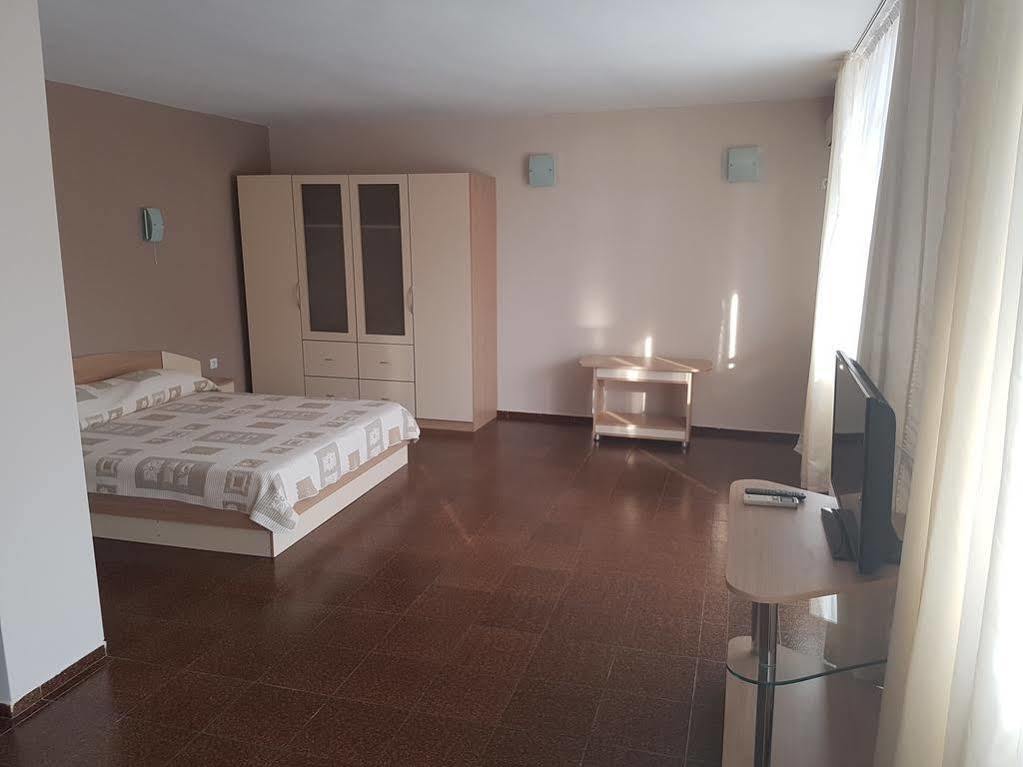 Family Hotel Alfa Vita Sozopol Bagian luar foto