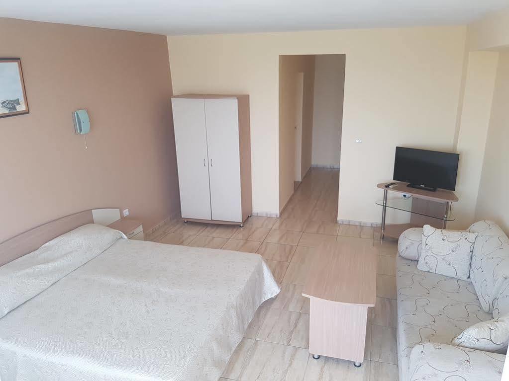 Family Hotel Alfa Vita Sozopol Bagian luar foto